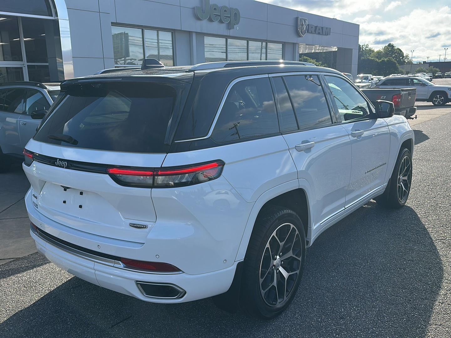 2023 Jeep Grand Cherokee Summit Reserve