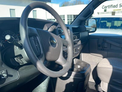 2025 Chevrolet Express Passenger 3500 1LT