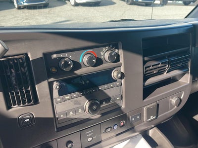 2025 Chevrolet Express Passenger 3500 1LT