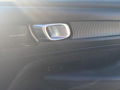 2019 Volvo XC40 R-Design