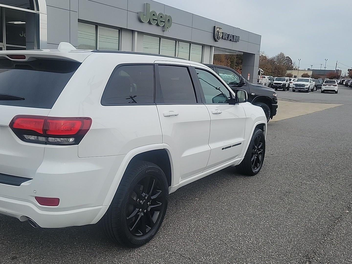 2022 Jeep Grand Cherokee Laredo X 4x2