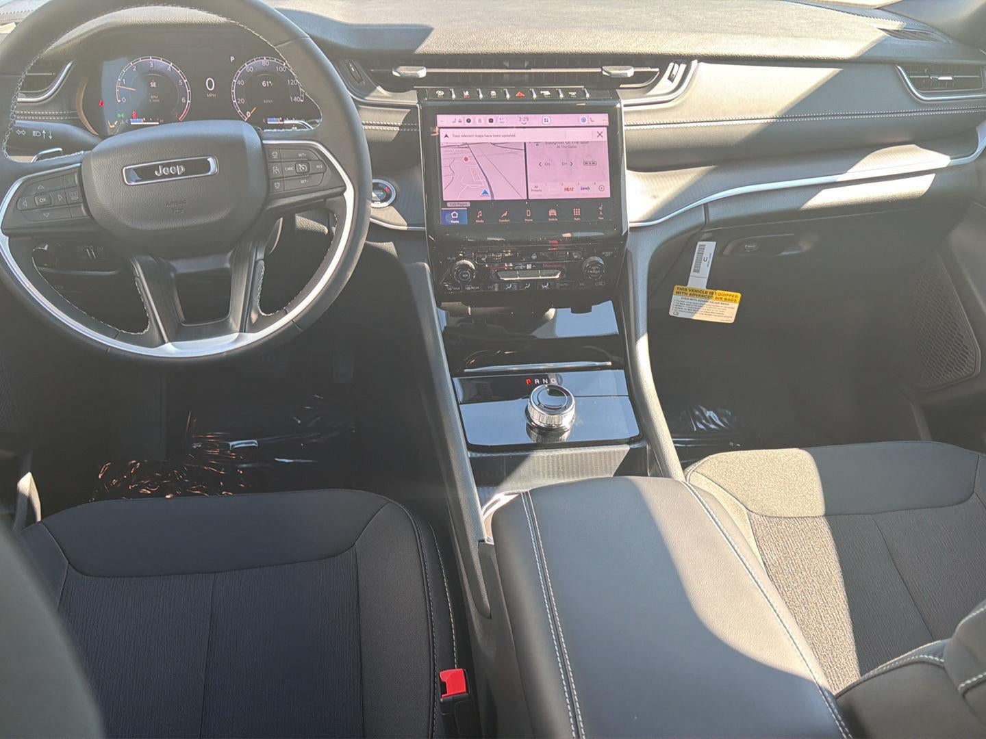 2027 Jeep Grand Cherokee GRAND CHEROKEE LAREDO X 4X4