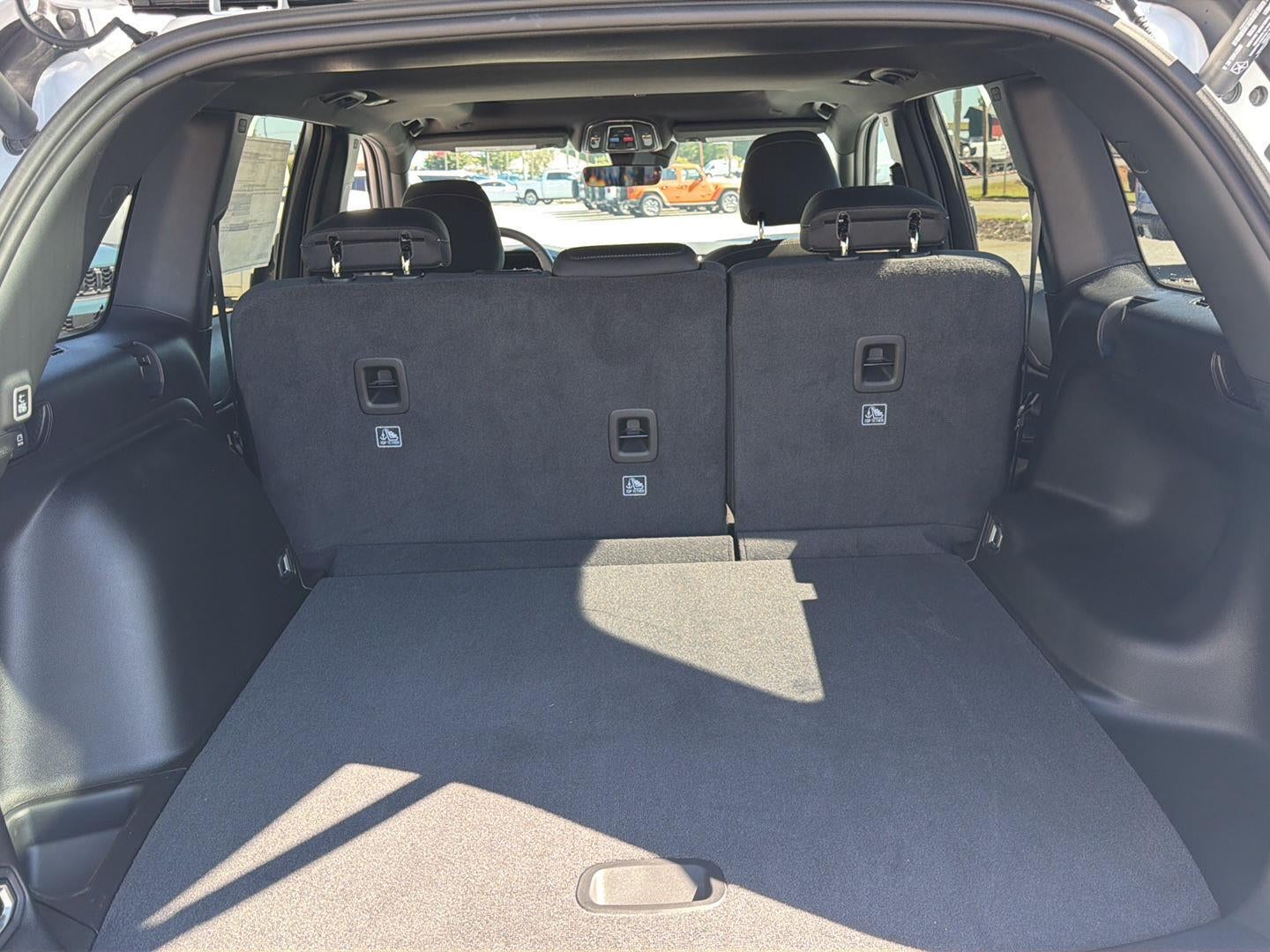 2027 Jeep Grand Cherokee GRAND CHEROKEE LAREDO X 4X4