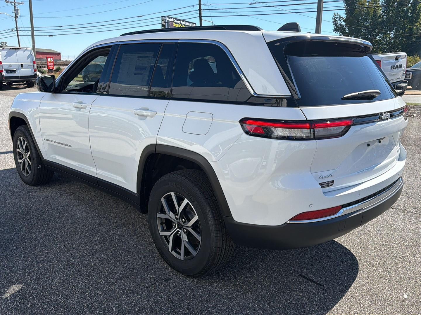 2027 Jeep Grand Cherokee GRAND CHEROKEE LAREDO X 4X4
