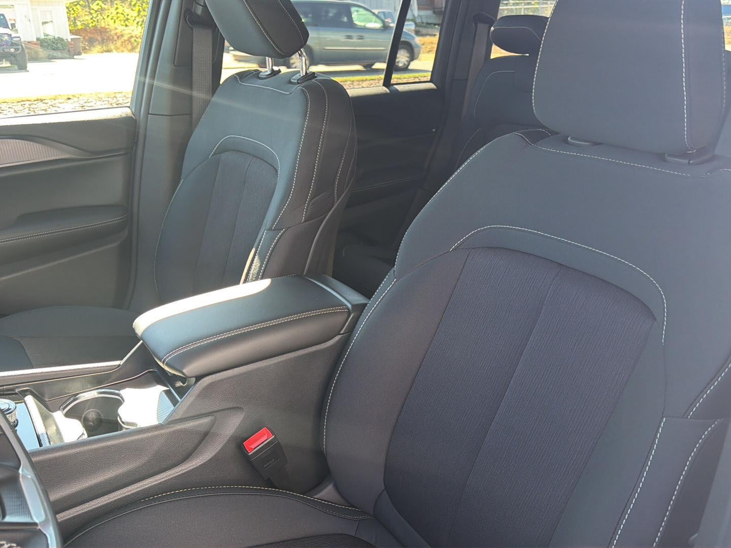 2027 Jeep Grand Cherokee GRAND CHEROKEE LAREDO X 4X4
