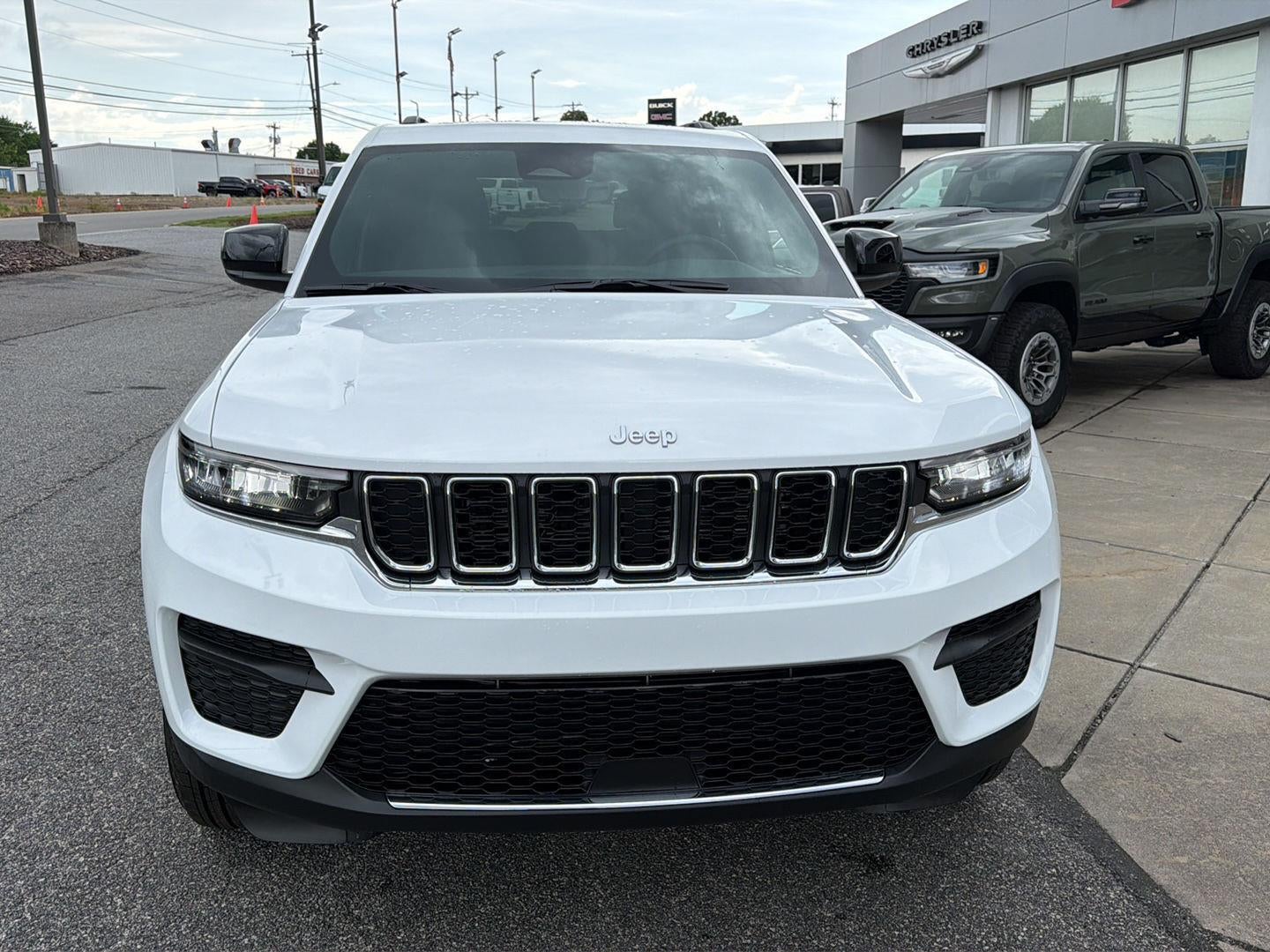 2026 Jeep Grand Cherokee GRAND CHEROKEE LAREDO X 4X4