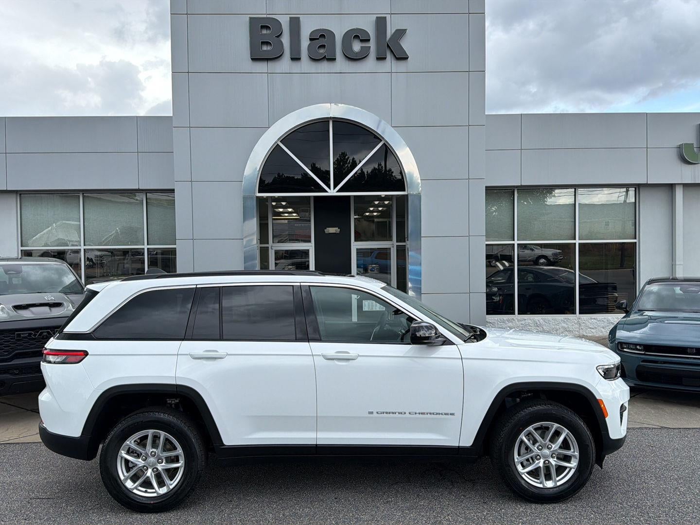 2026 Jeep Grand Cherokee GRAND CHEROKEE LAREDO X 4X4