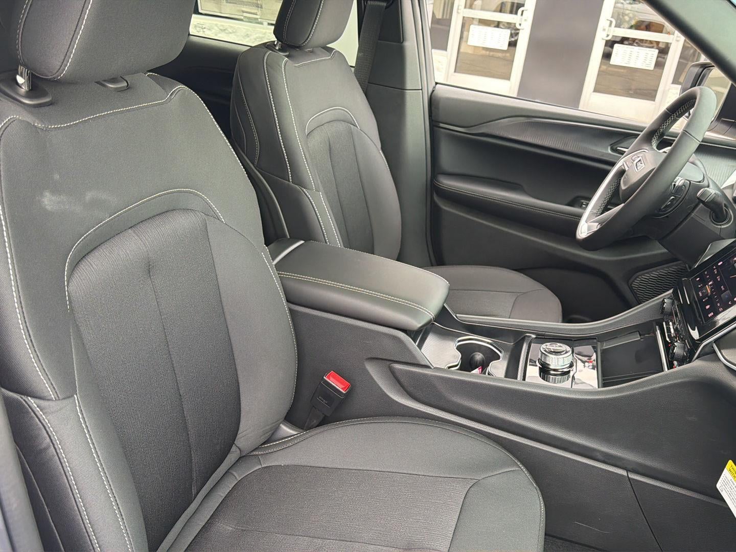 2026 Jeep Grand Cherokee GRAND CHEROKEE LAREDO X 4X4