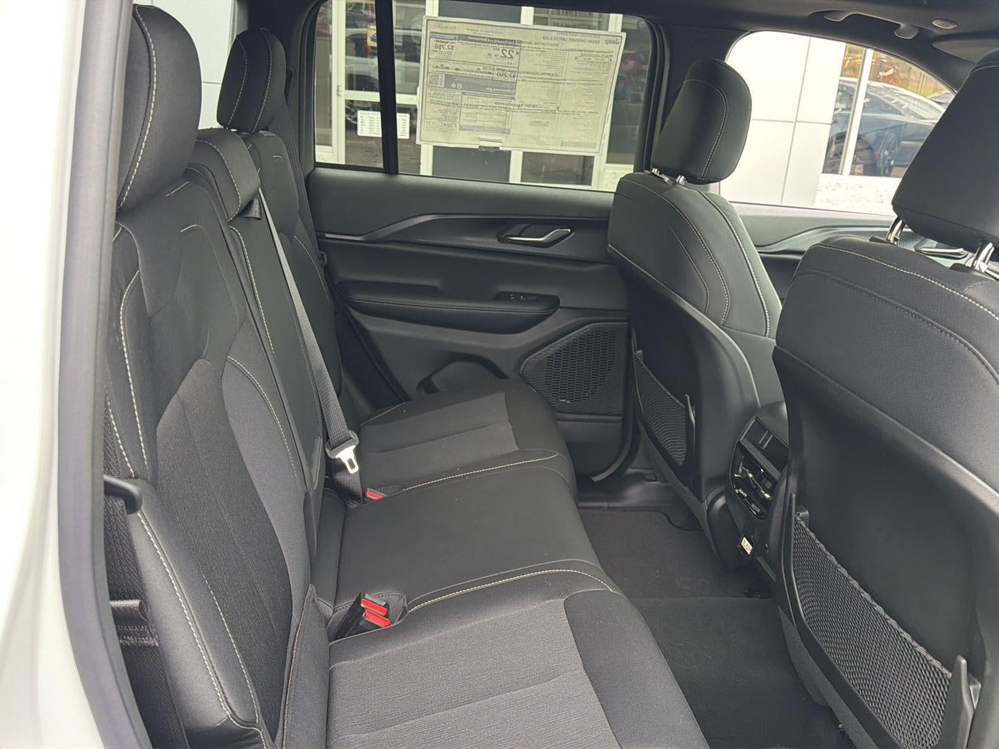 2026 Jeep Grand Cherokee GRAND CHEROKEE LAREDO X 4X4