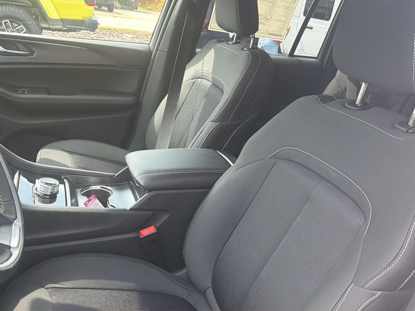 2027 Jeep Grand Cherokee GRAND CHEROKEE LAREDO X 4X4