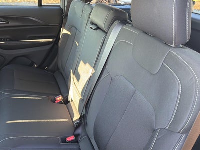 2027 Jeep Grand Cherokee GRAND CHEROKEE LAREDO X 4X4