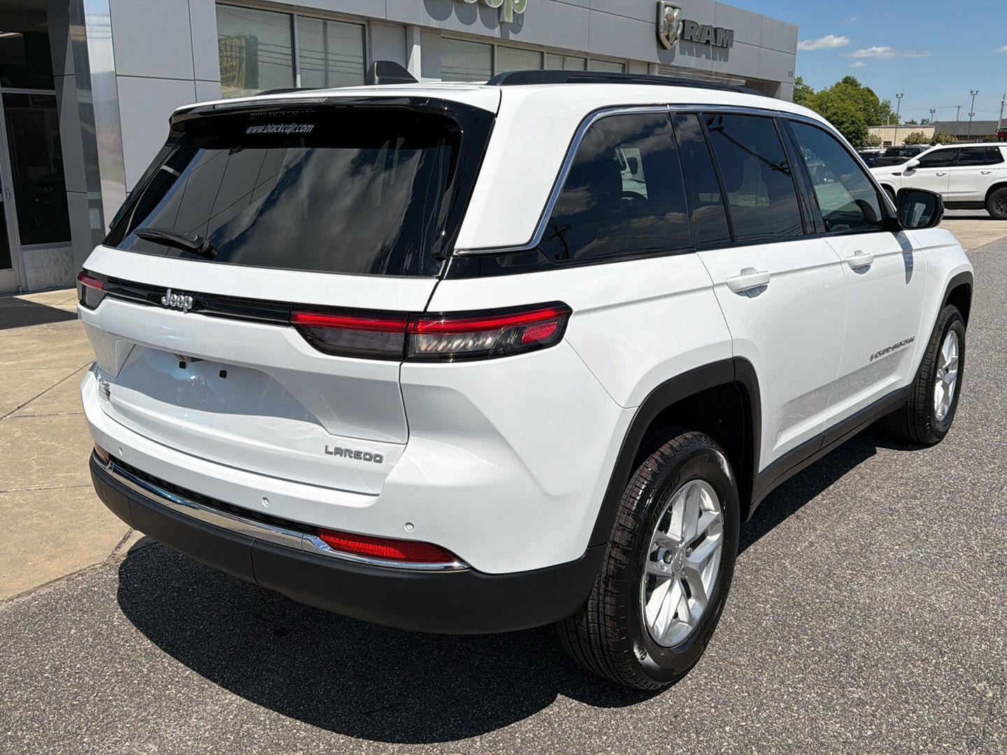 2026 Jeep Grand Cherokee GRAND CHEROKEE LAREDO 4X4