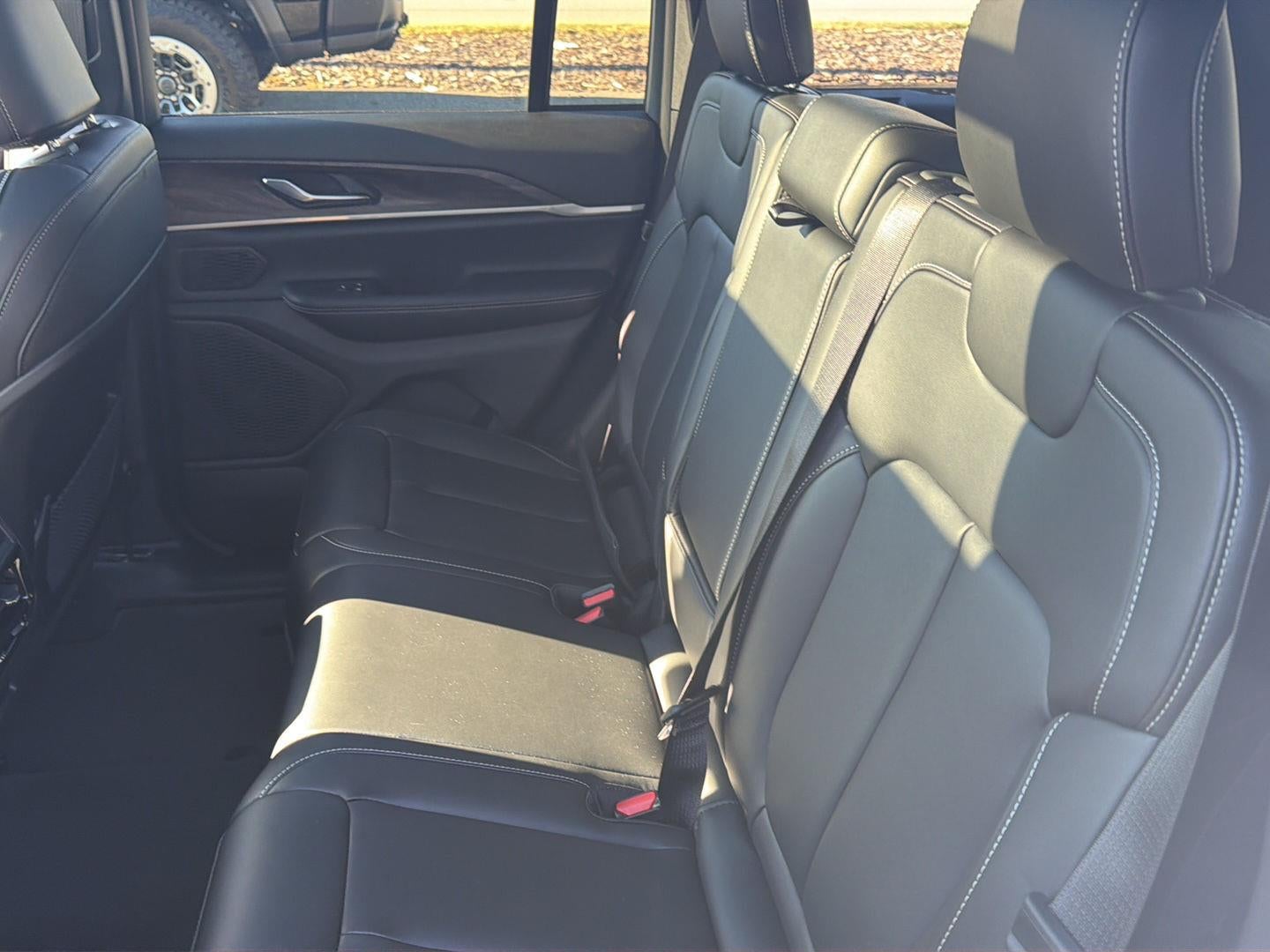 2027 Jeep Grand Cherokee GRAND CHEROKEE LIMITED 4X4