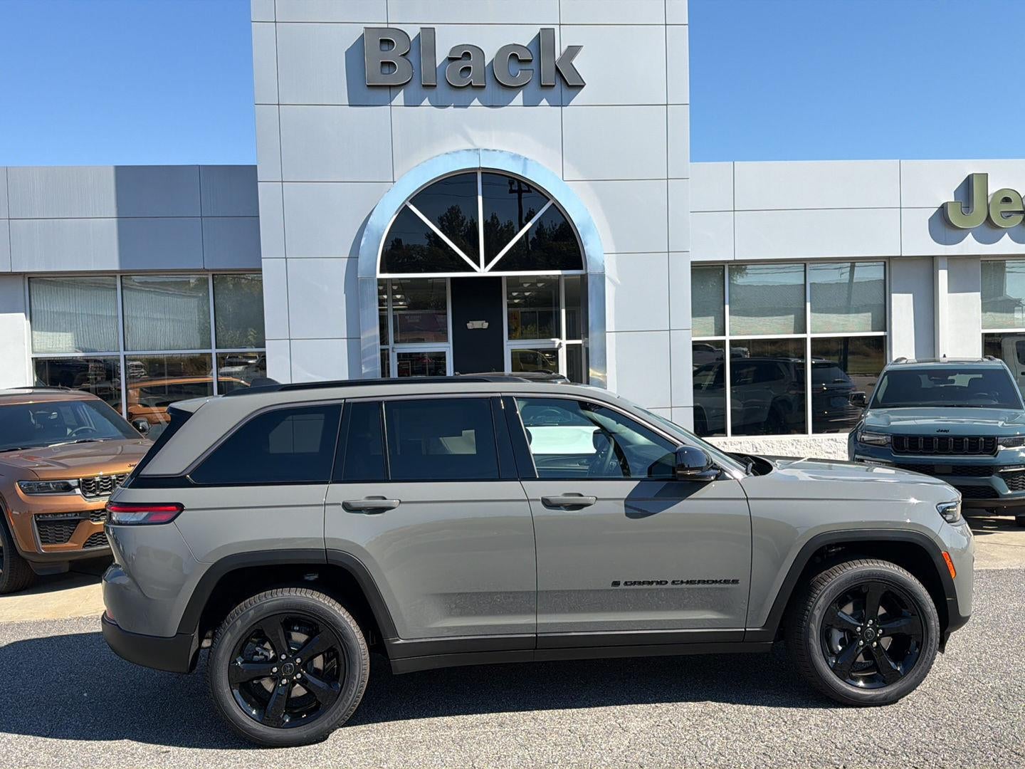 2027 Jeep Grand Cherokee GRAND CHEROKEE LIMITED 4X4