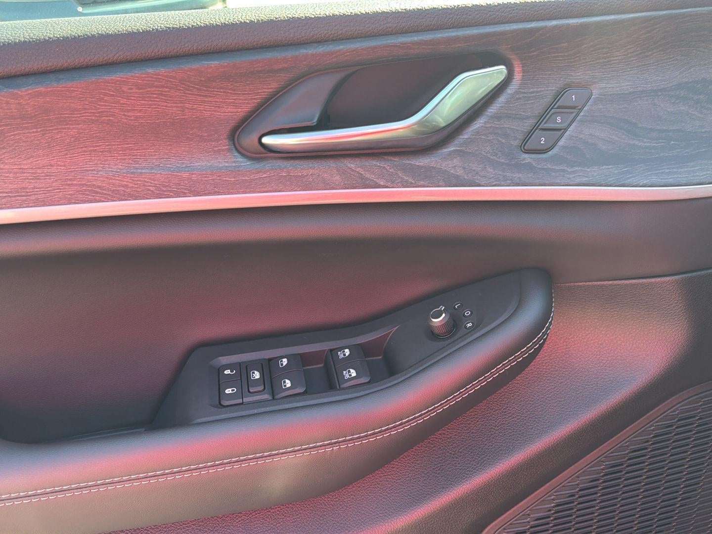 2027 Jeep Grand Cherokee GRAND CHEROKEE LIMITED 4X4