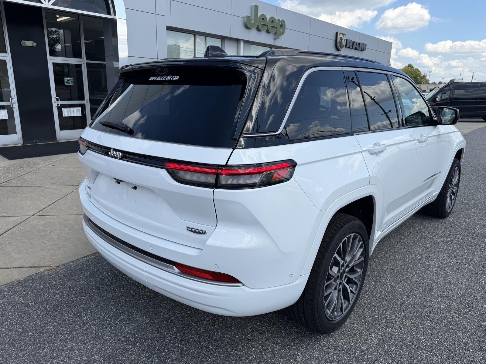 2027 Jeep Grand Cherokee Summit