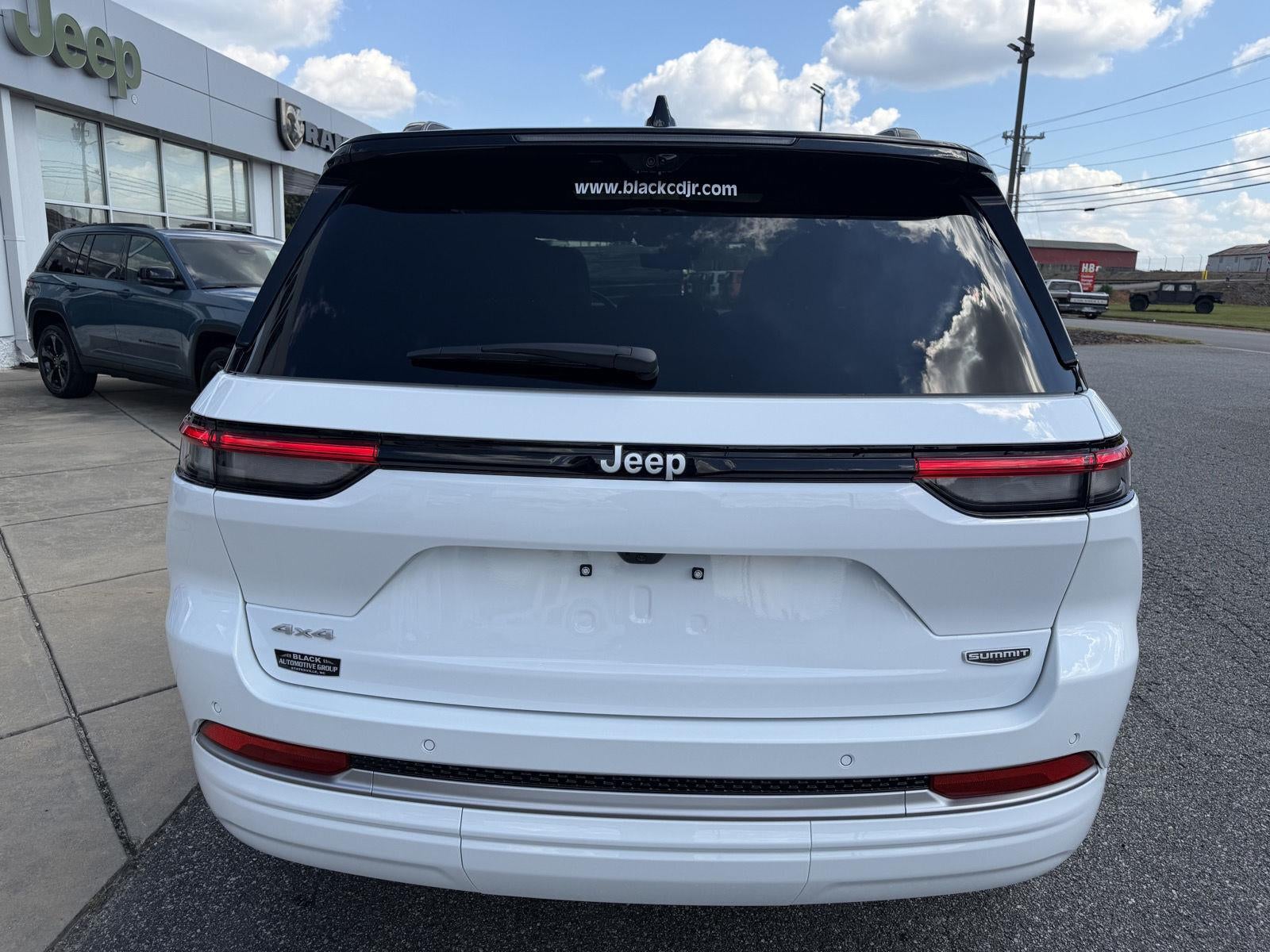 2027 Jeep Grand Cherokee Summit