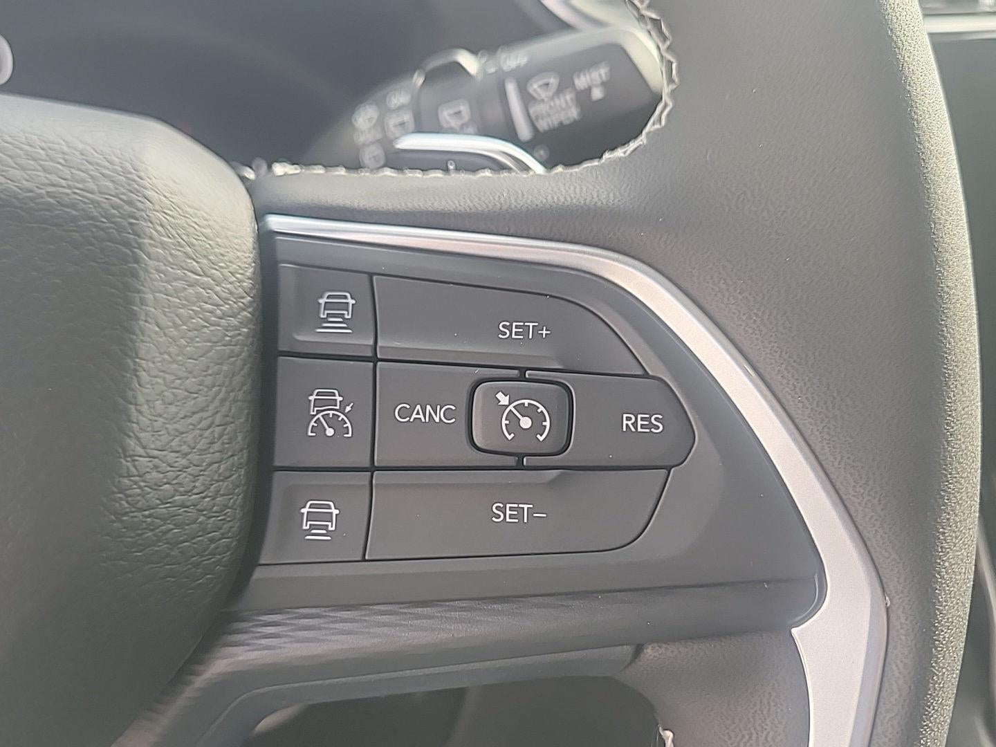 2025 Jeep Grand Cherokee GRAND CHEROKEE L LAREDO X 4X4