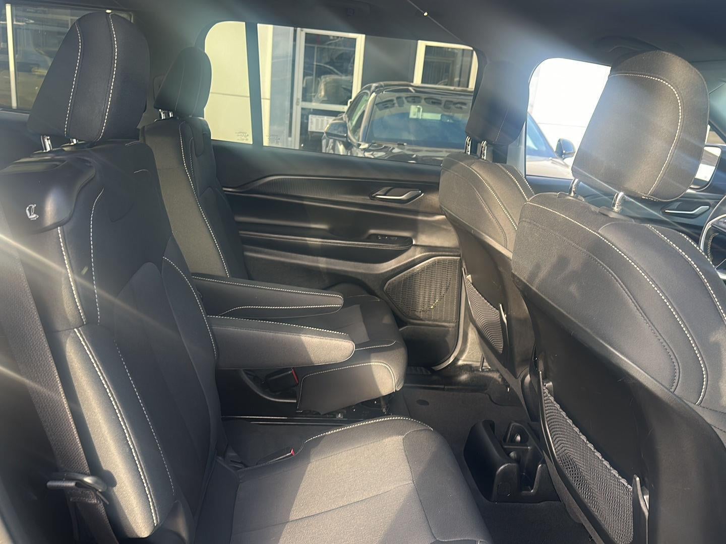 2023 Jeep Grand Cherokee L Laredo 4x4