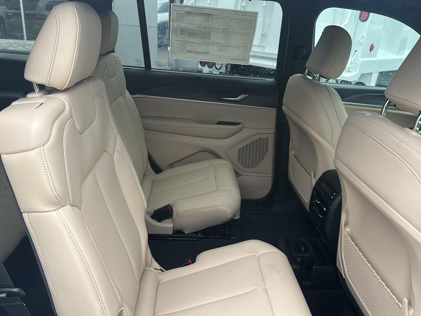 2025 Jeep Grand Cherokee GRAND CHEROKEE L LIMITED 4X4