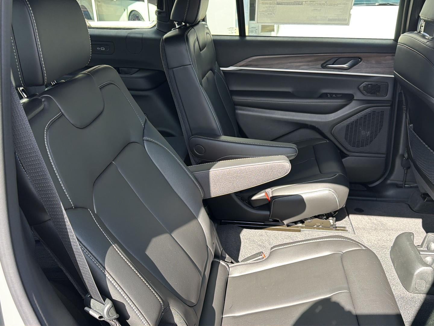 2027 Jeep Grand Cherokee GRAND CHEROKEE L LIMITED 4X4
