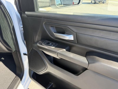 2027 RAM 1500 RAM 1500 TRADESMAN QUAD CAB 4X4 6'4' BOX