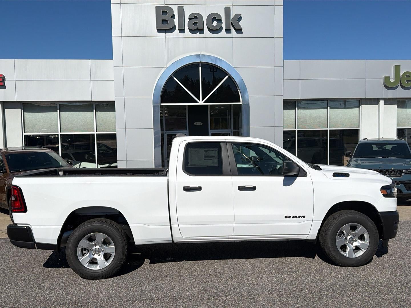 2027 RAM 1500 RAM 1500 TRADESMAN QUAD CAB 4X4 6'4' BOX