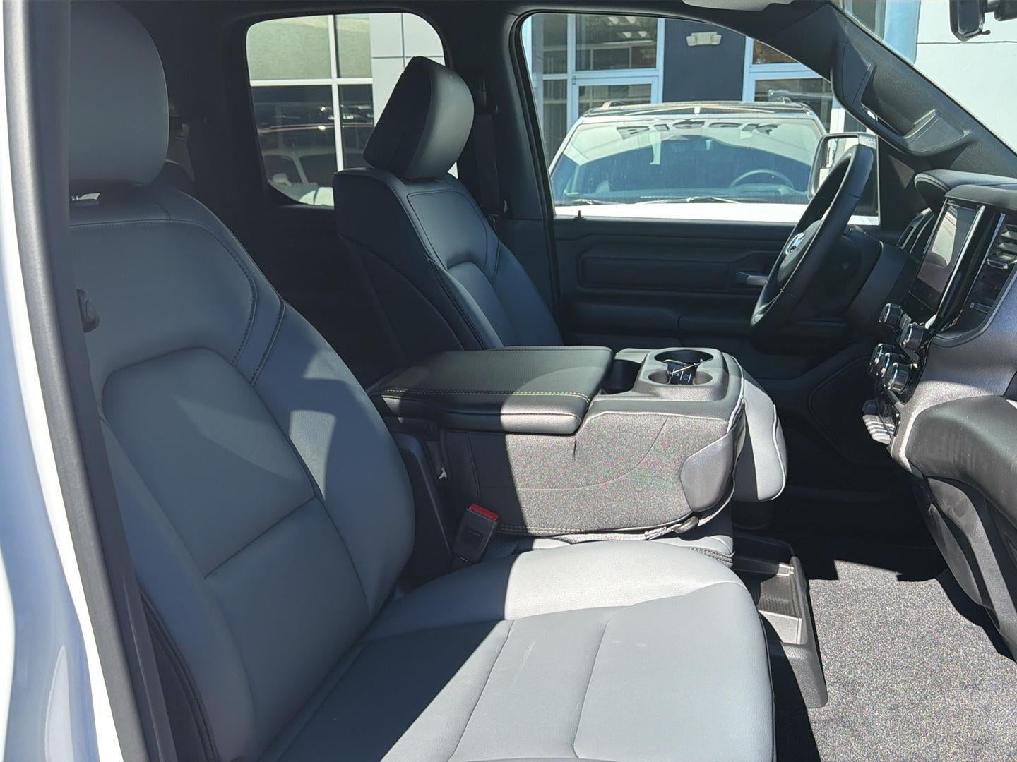 2027 RAM 1500 RAM 1500 TRADESMAN QUAD CAB 4X4 6'4' BOX