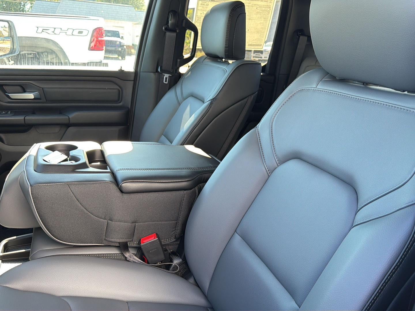 2027 RAM 1500 RAM 1500 TRADESMAN QUAD CAB 4X4 6'4' BOX