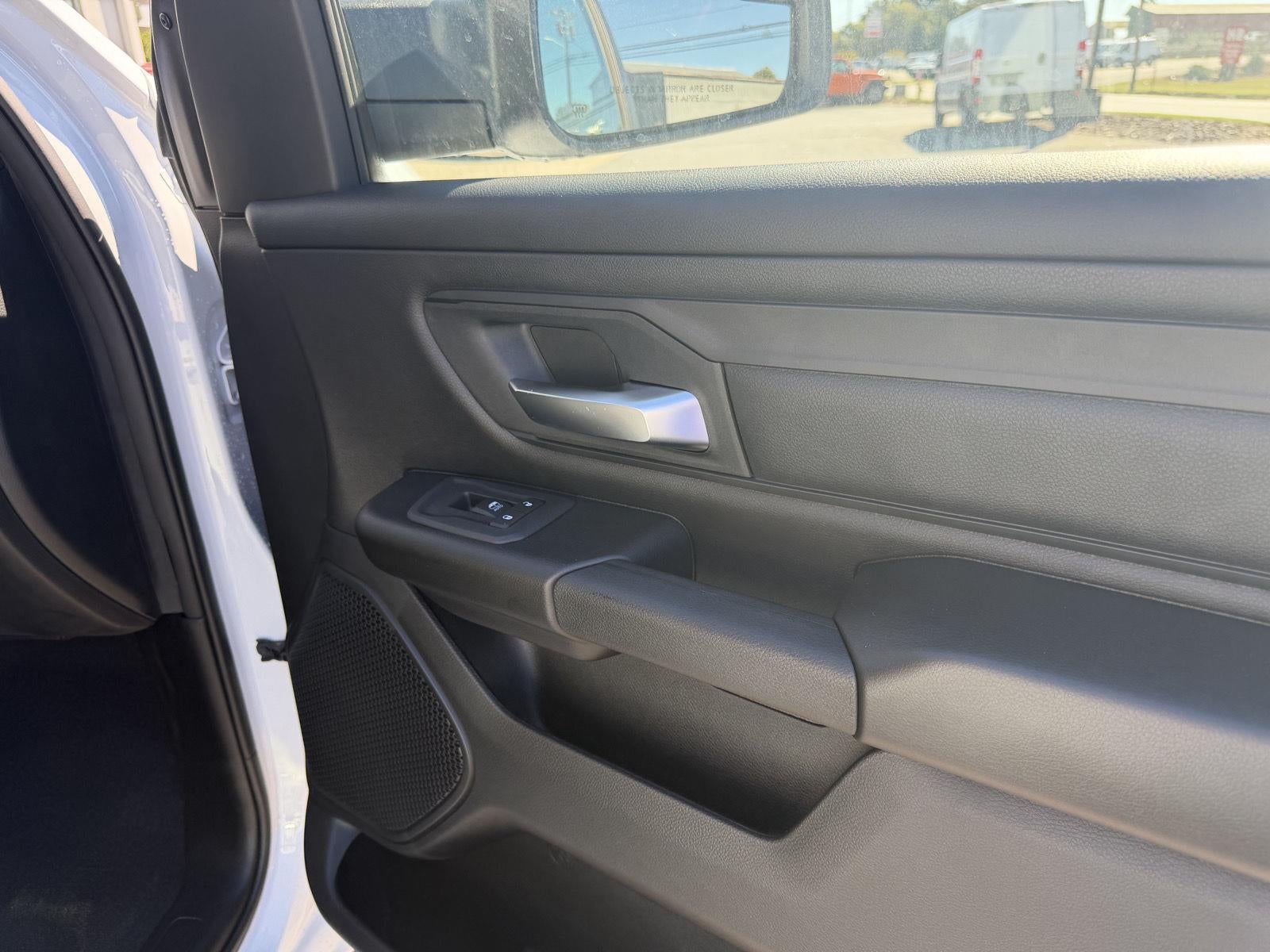 2027 RAM 1500 RAM 1500 TRADESMAN CREW CAB 4X4 5'7' BOX