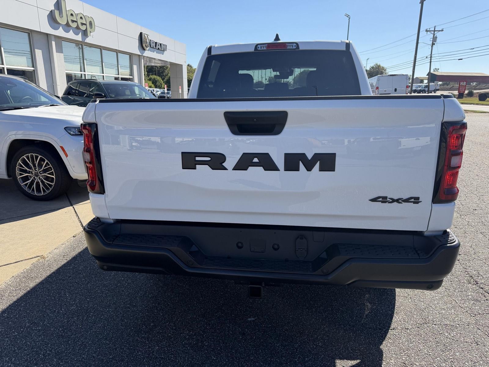 2027 RAM 1500 RAM 1500 TRADESMAN CREW CAB 4X4 5'7' BOX