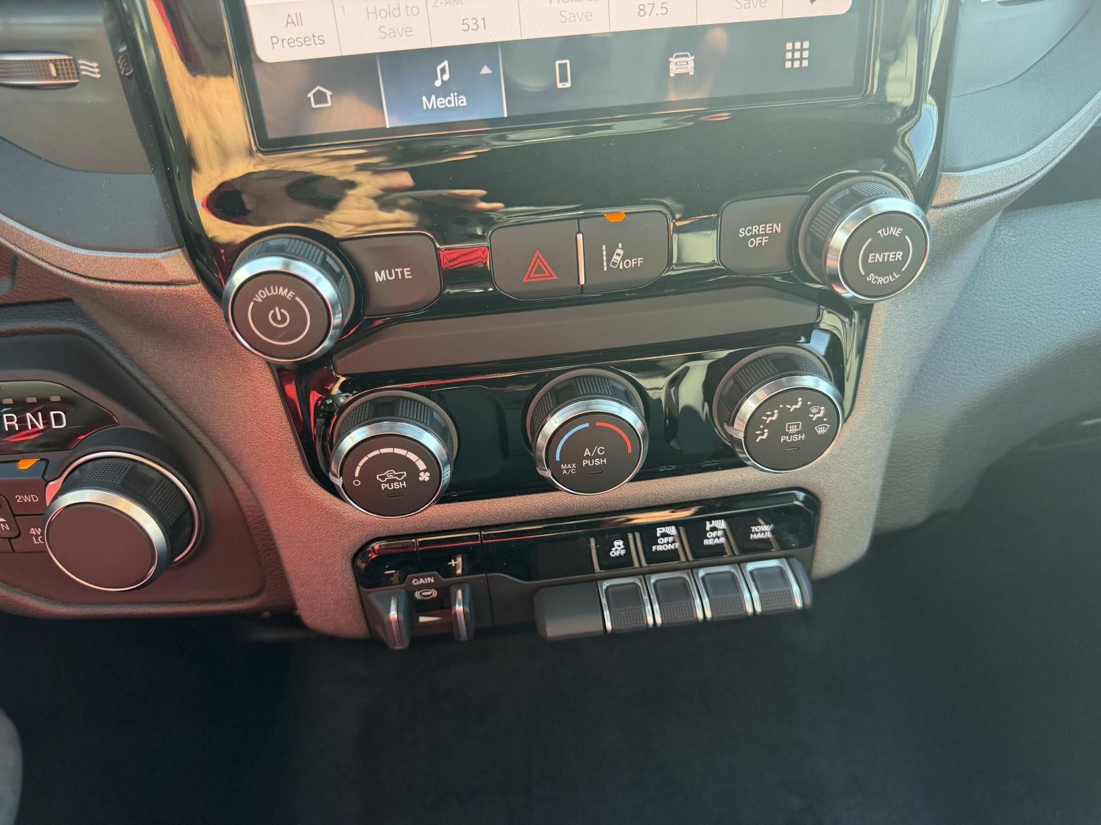 2027 RAM 1500 RAM 1500 TRADESMAN CREW CAB 4X4 5'7' BOX