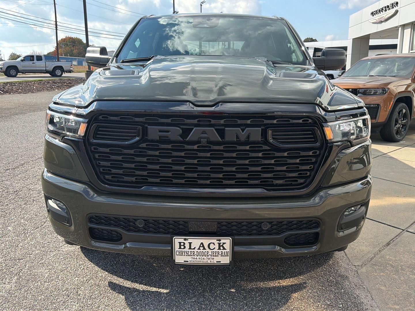 2027 RAM 1500 RAM 1500 EXPRESS CREW CAB 4X4 5'7' BOX