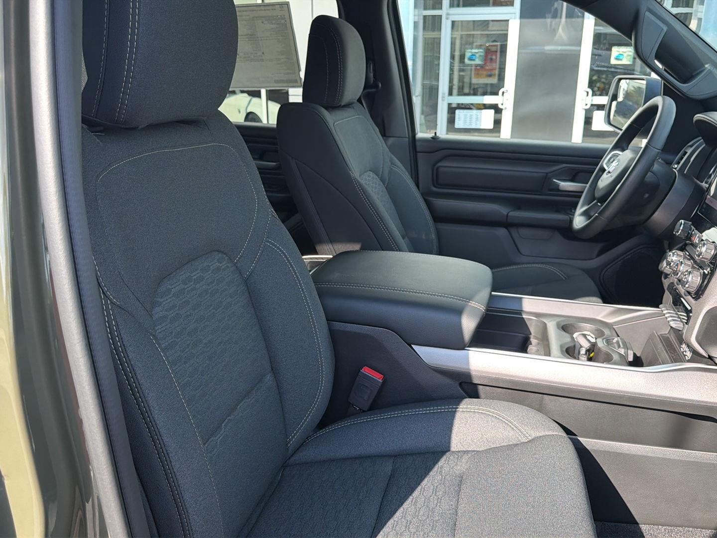 2027 RAM 1500 RAM 1500 EXPRESS CREW CAB 4X4 5'7' BOX