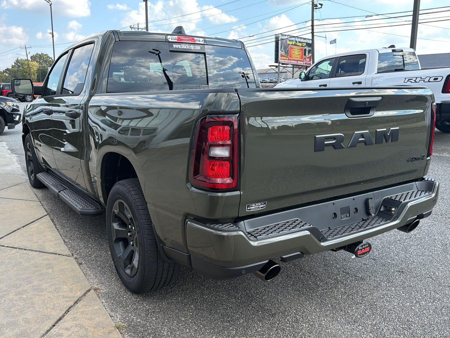 2027 RAM 1500 RAM 1500 EXPRESS CREW CAB 4X4 5'7' BOX