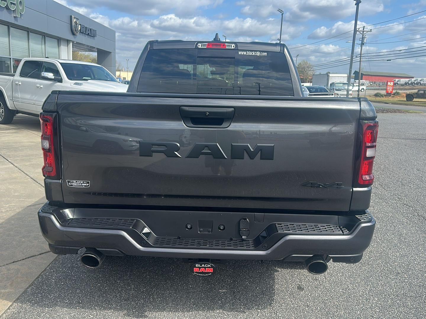 2026 RAM 1500 RAM 1500 EXPRESS CREW CAB 4X4 5'7' BOX