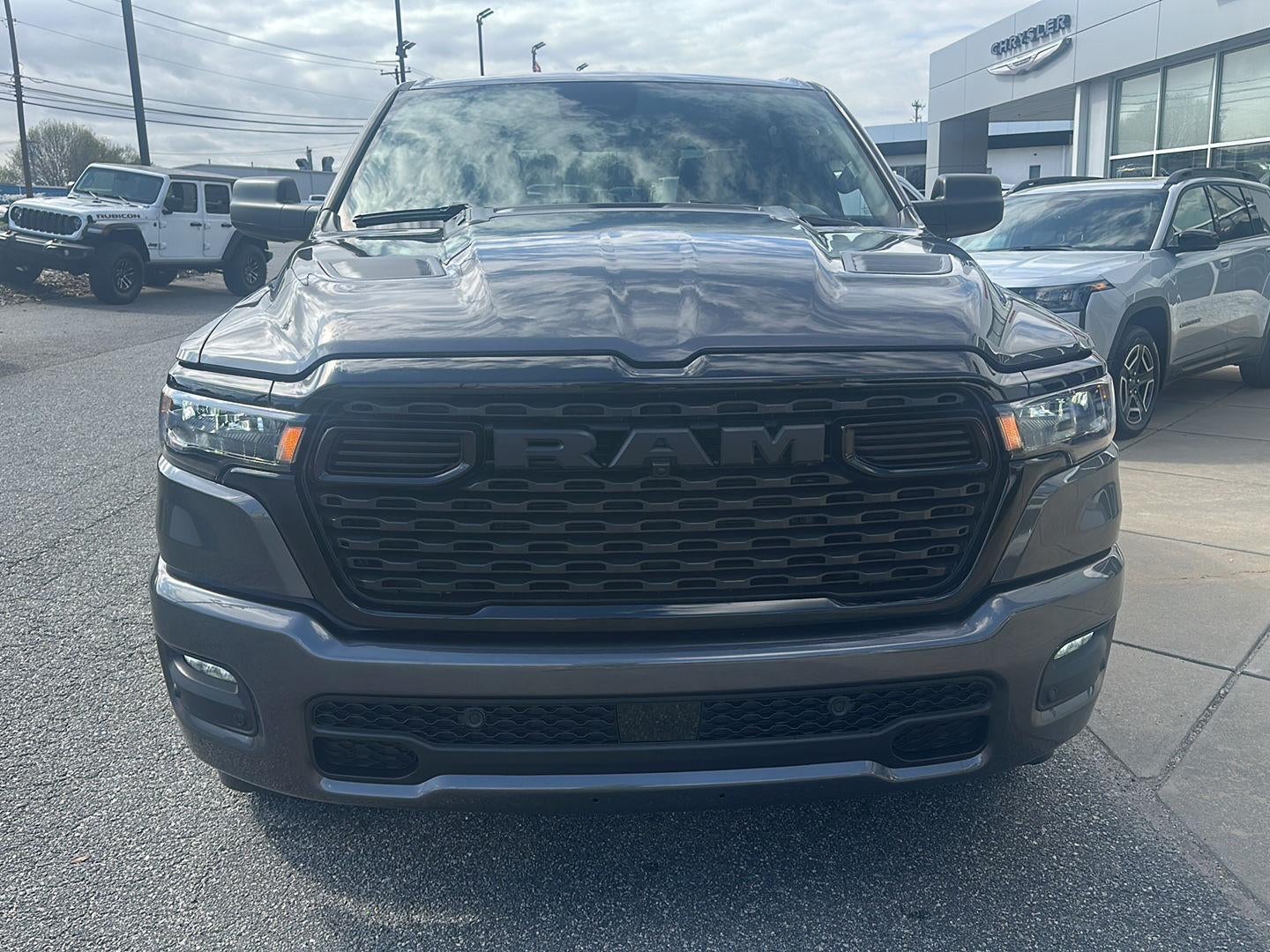 2026 RAM 1500 RAM 1500 EXPRESS CREW CAB 4X4 5'7' BOX