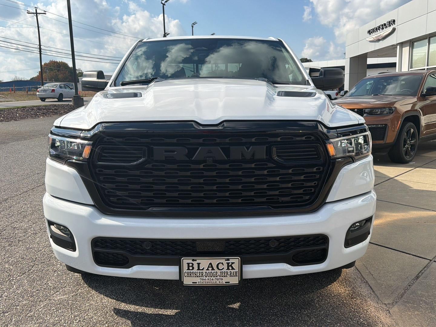 2027 RAM 1500 RAM 1500 EXPRESS CREW CAB 4X4 5'7' BOX