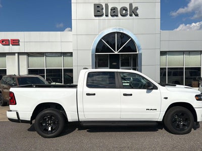 2027 RAM 1500 RAM 1500 EXPRESS CREW CAB 4X4 5'7' BOX