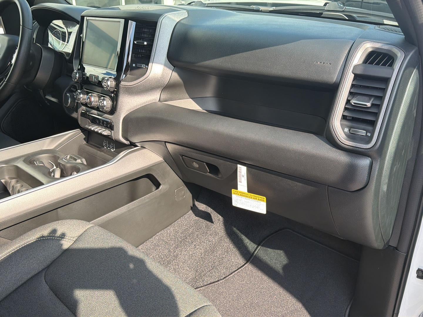 2027 RAM 1500 RAM 1500 EXPRESS CREW CAB 4X4 5'7' BOX