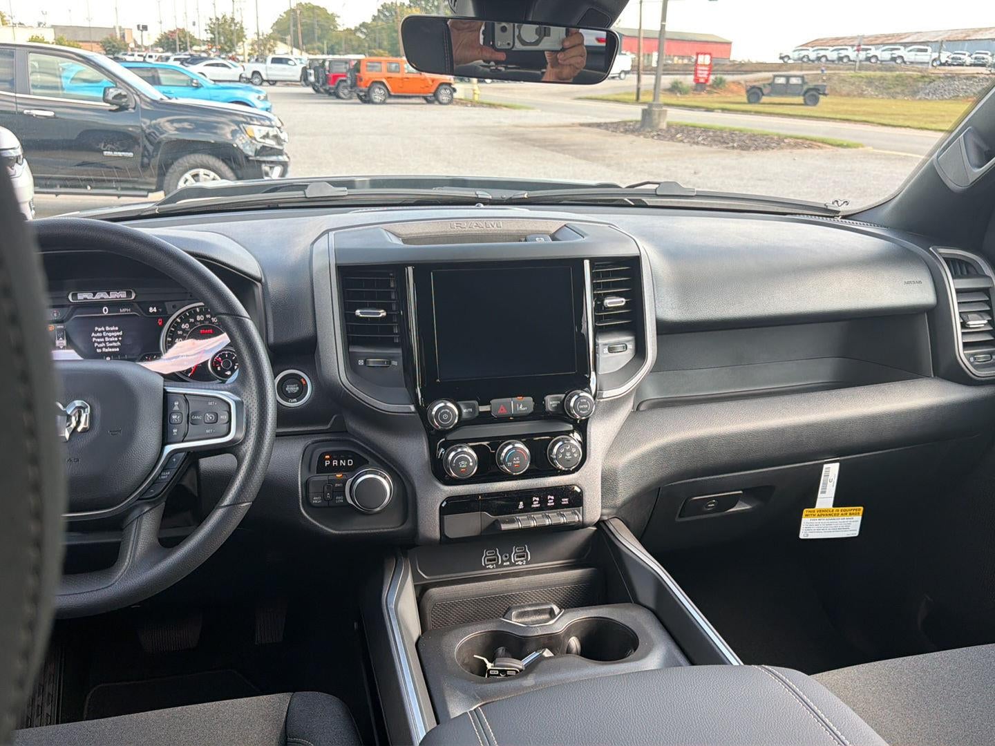 2027 RAM 1500 RAM 1500 EXPRESS CREW CAB 4X4 5'7' BOX