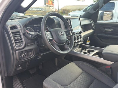 2027 RAM 1500 RAM 1500 EXPRESS CREW CAB 4X4 5'7' BOX