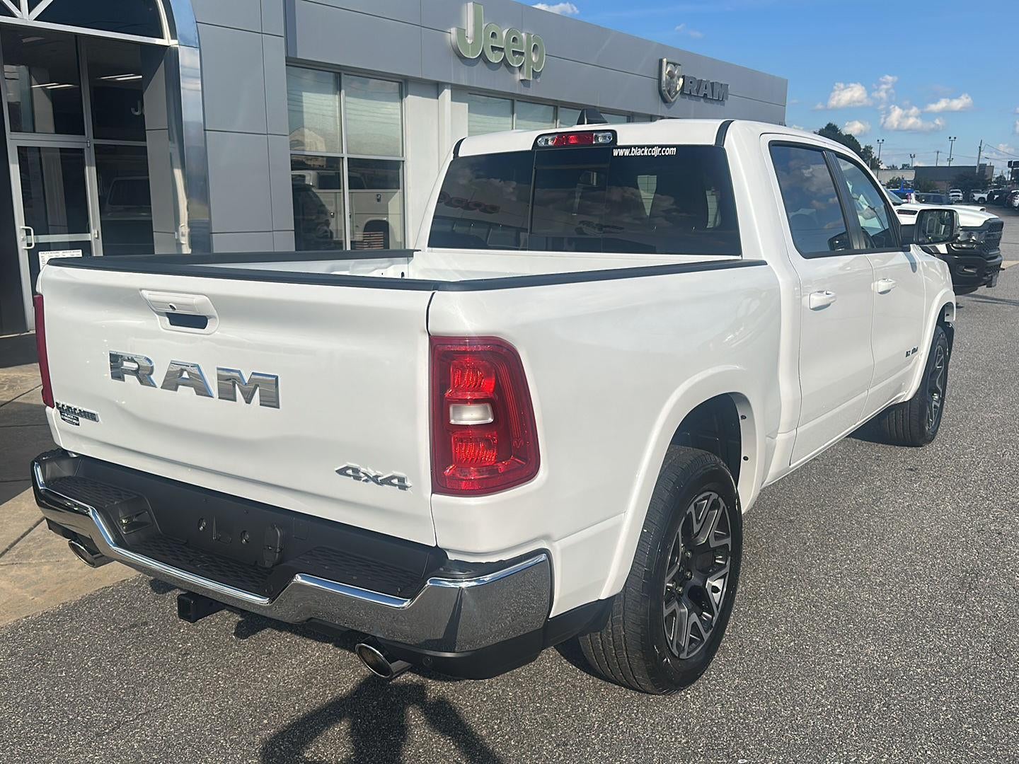2026 RAM 1500 RAM 1500 LARAMIE CREW CAB 4X4 5'7' BOX