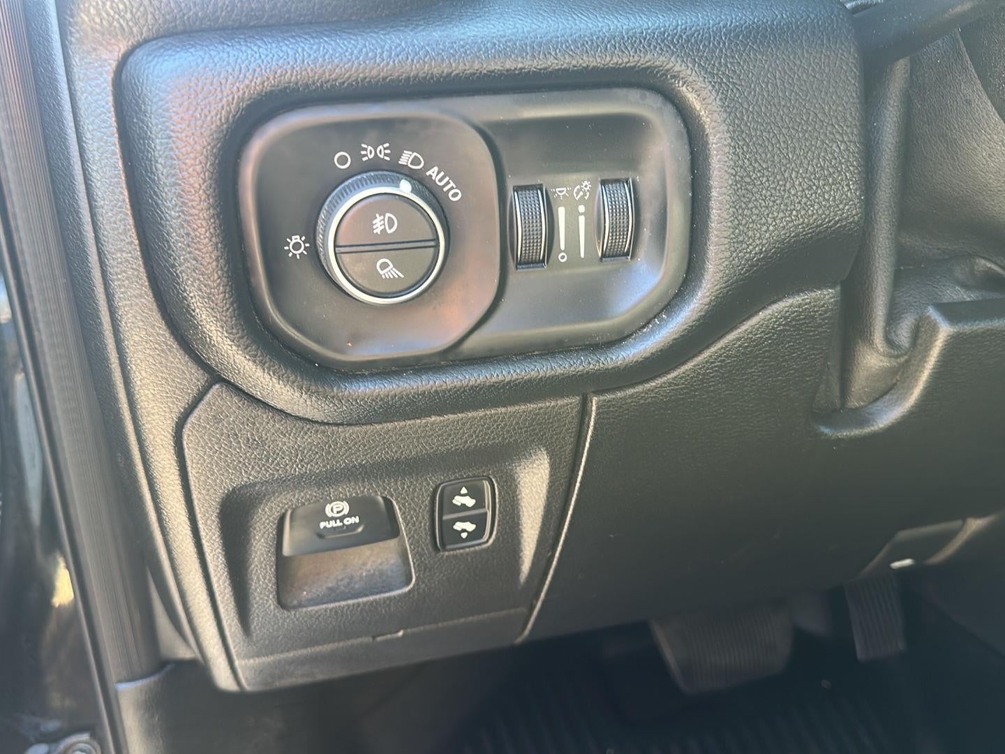 2019 RAM 1500 Laramie Crew Cab 4x4 5'7' Box