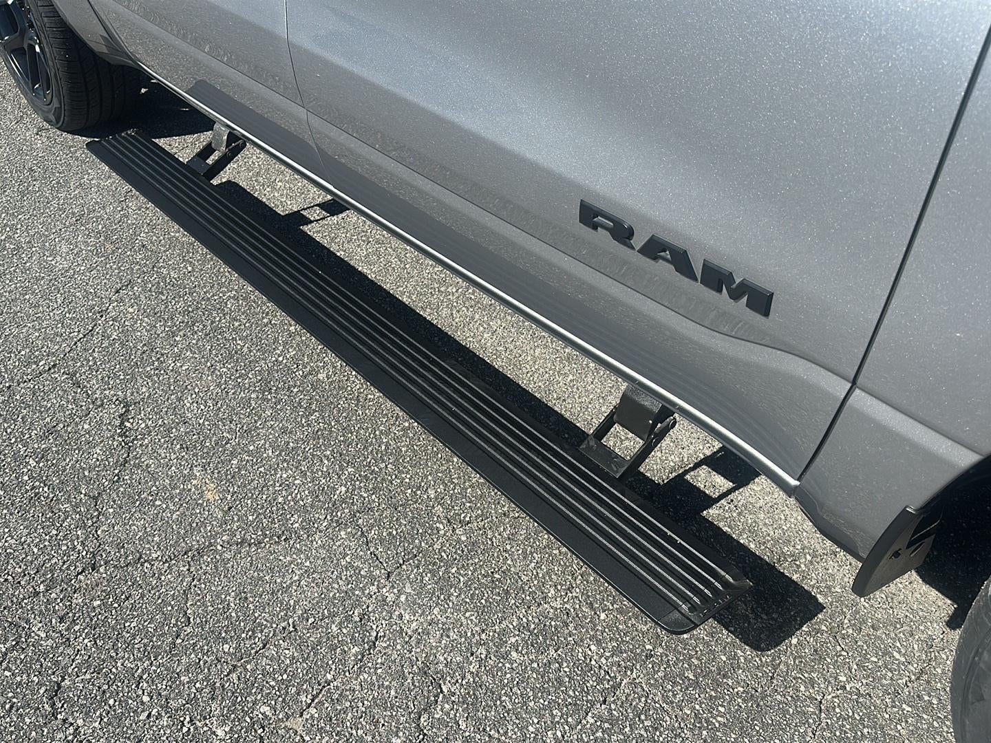 2023 RAM 1500 Laramie Crew Cab 4x4 5'7' Box