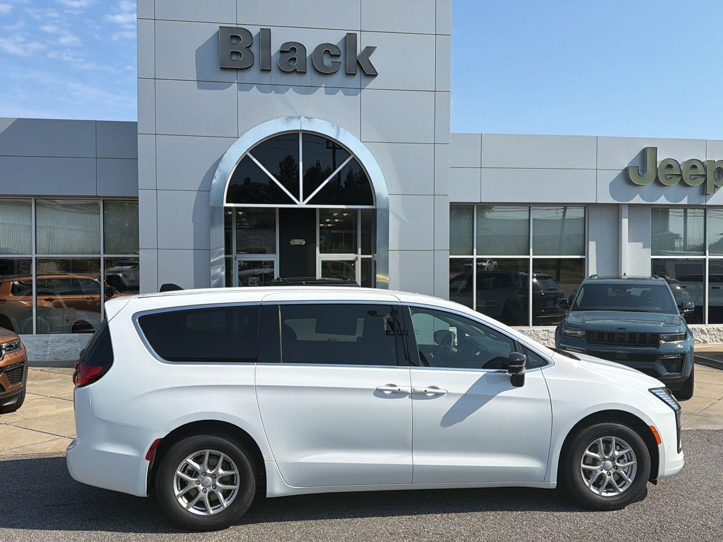 2027 Chrysler Pacifica Select