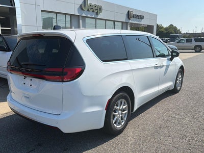 2027 Chrysler Pacifica Select