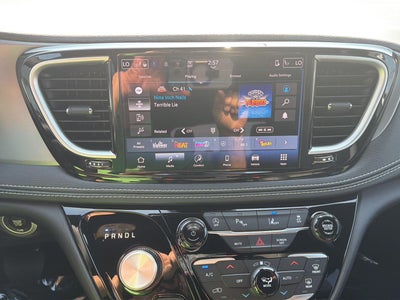 2027 Chrysler Pacifica Select