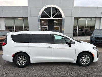2027 Chrysler Pacifica Select