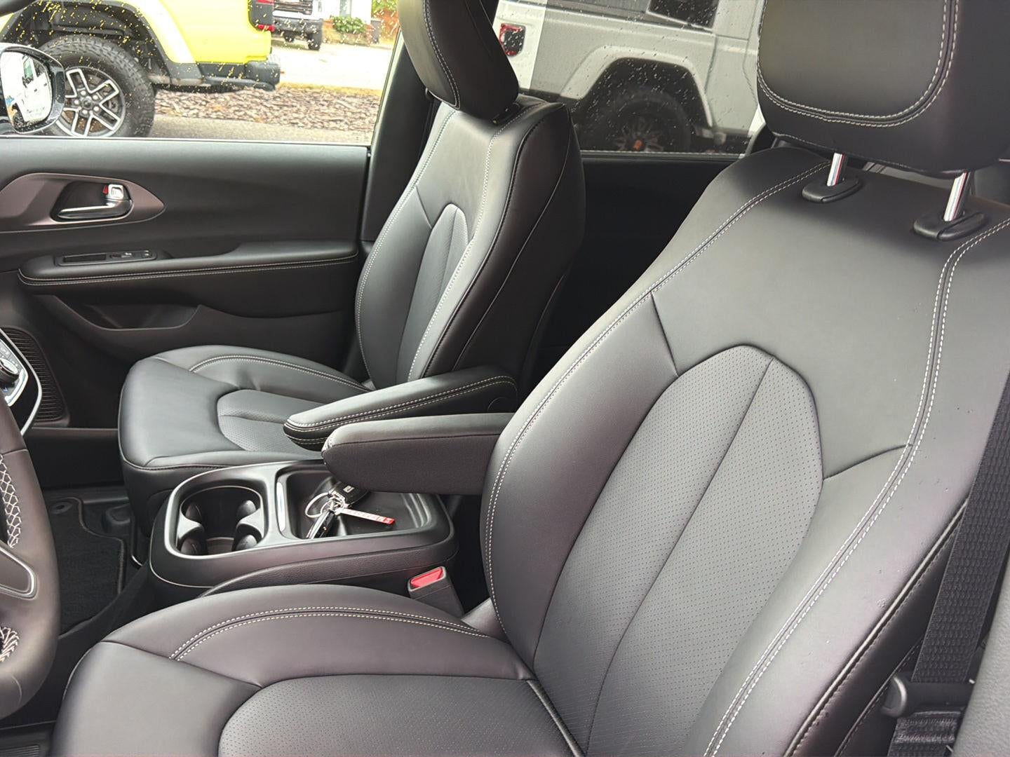 2027 Chrysler Pacifica Select